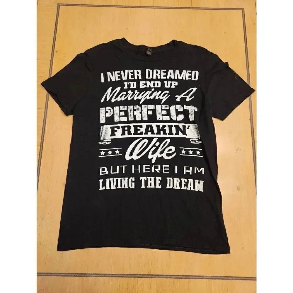 Tshirt  I Never Dreamed of Marrying the perfect wife Size M